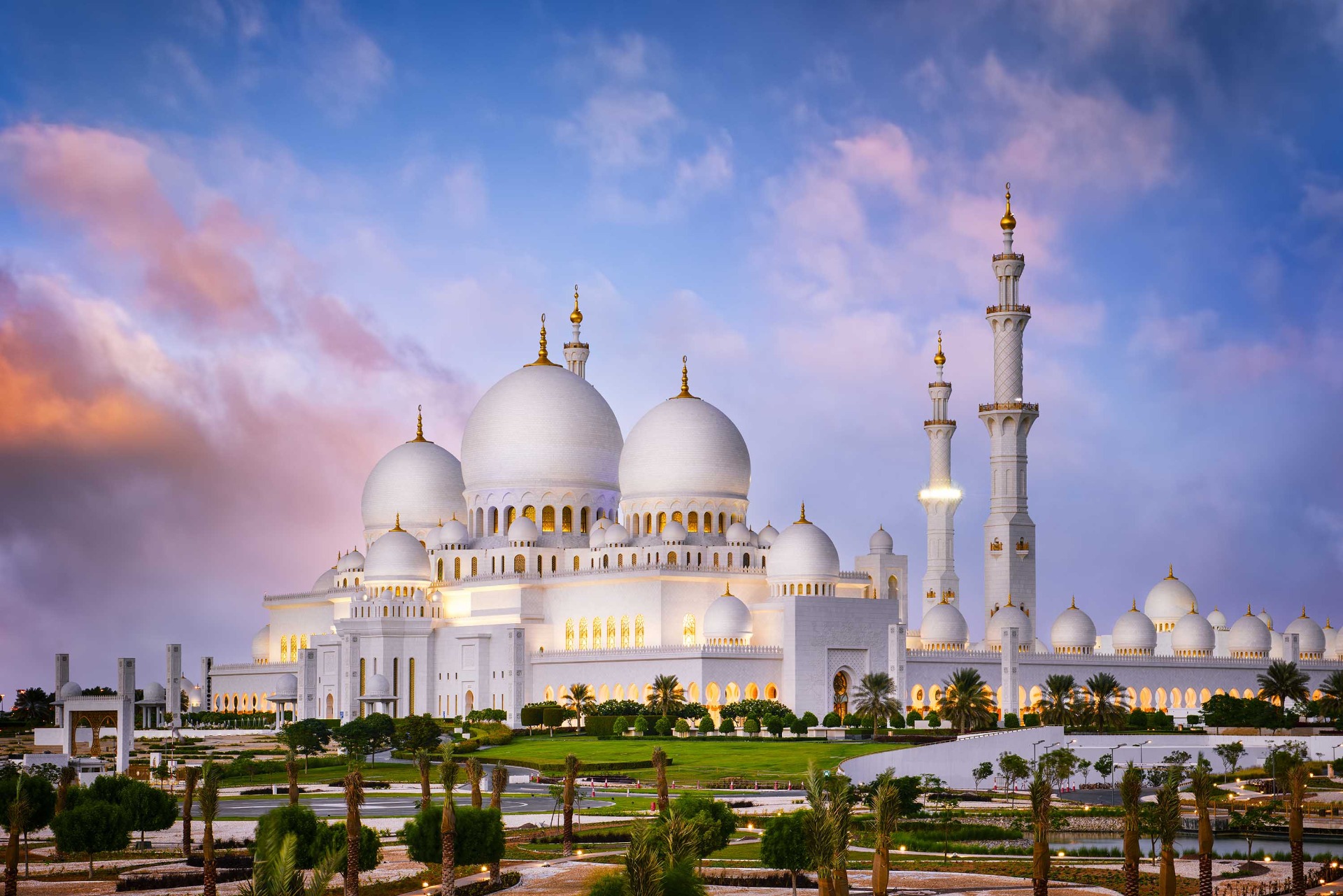 ABU DHABI MOSQUE